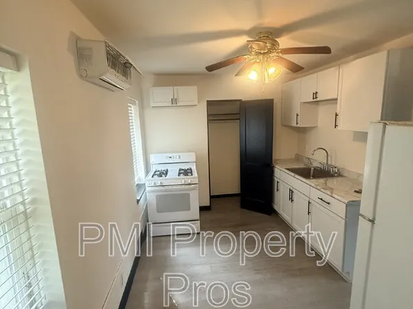 3074 N 73rd St APT 2, Milwaukee, WI 53210