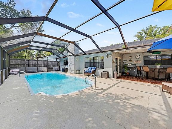 3rd image of 8731 Woodcrest Dr