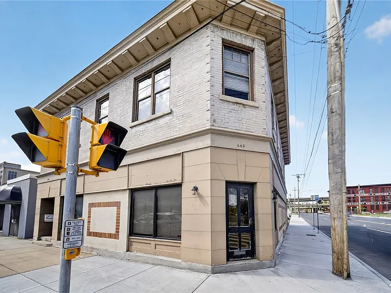 447 E Washington St — Photo 2