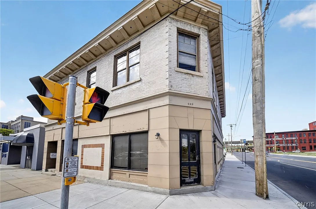 Building Photo - 447 E Washington St