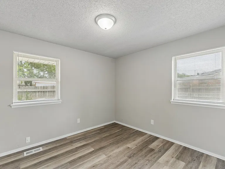 101 Oakside Dr — Photo 11