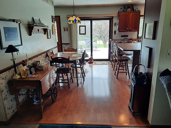 3rd image of 5910 S Cummings St