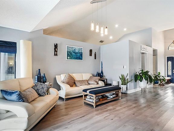 5th image of 1001 SW 115 Avenue