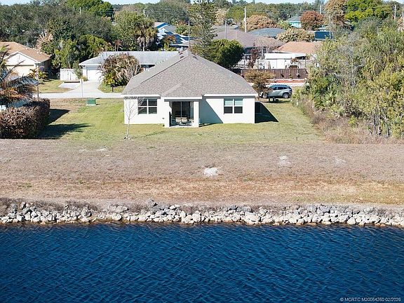 5th image of 400 SW Aster Rd