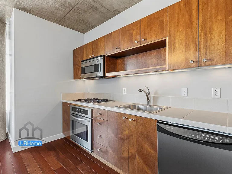 1926 W Burnside St #202 — Photo 10
