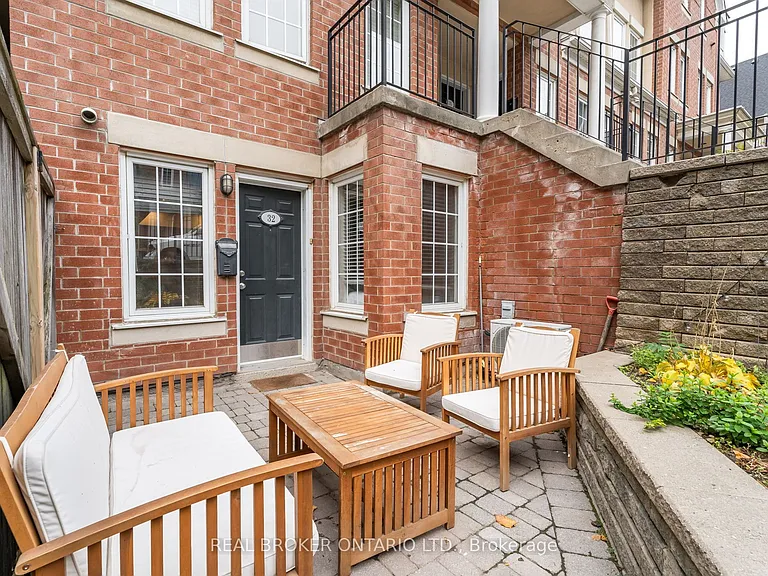11 Niagara St W #32 — Photo 6