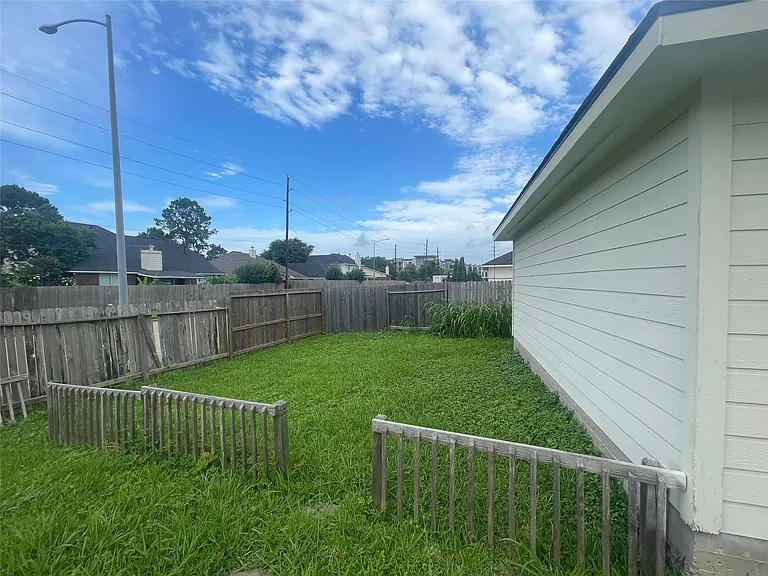 18807 Harbor Key Cir — Photo 24