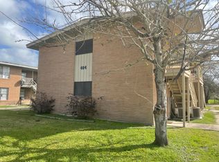 404 Holiday Ln #C, Pt Lavaca, TX 77979