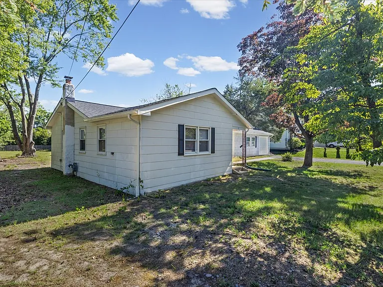 1 Spruce Ln — Photo 2