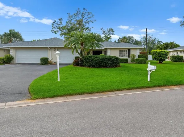 7460 W Country Club Dr N, Sarasota, FL 34243