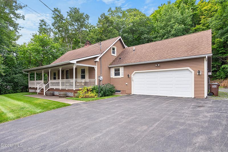 2nd image of 935 Altamont-Voorheesville Road