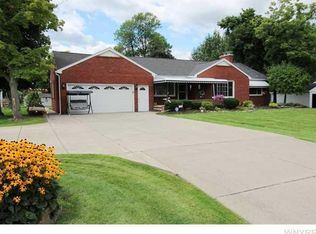 56 Hopkins Rd, Williamsville, NY 14221