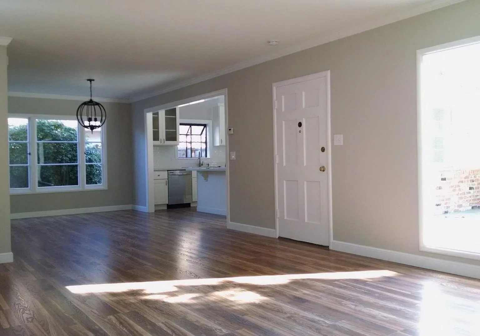 3 bed, 1270 sqft, $5,985 — Photo 4