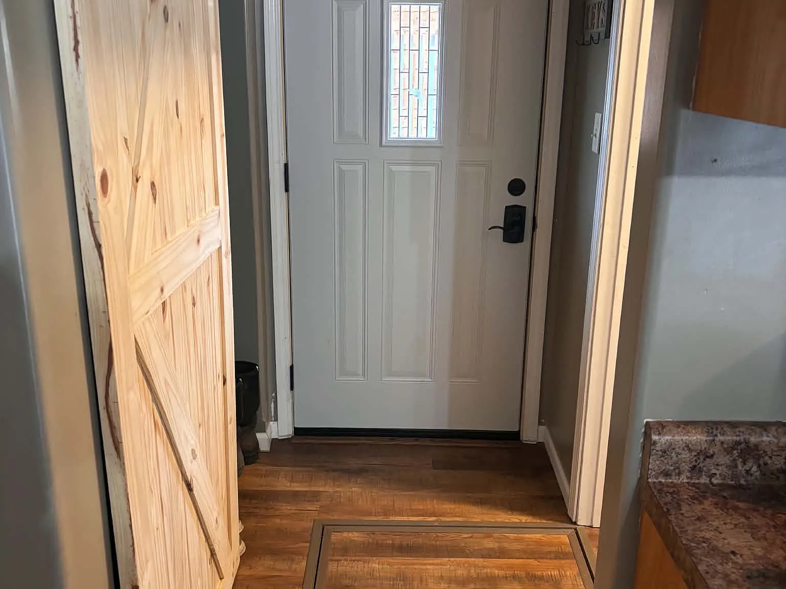 3 bed, 1176 sqft, $1,850 — Photo 2