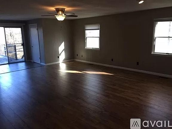 2nd image of 2431 Glenridge Dr
