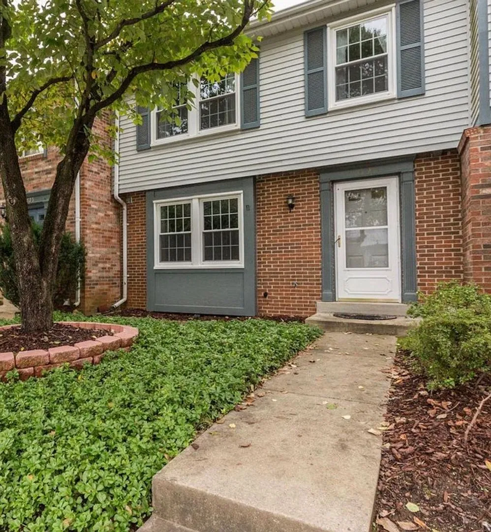 Close to Shady Grove Metro -3 bed + 2 Full+ 2 half baths — Photo 1