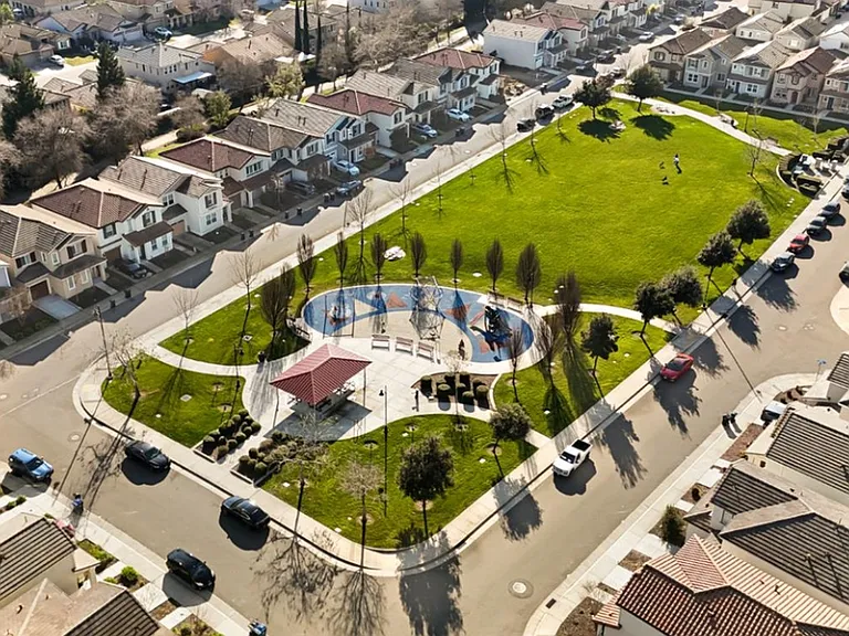 Chelmer Way — Photo 15