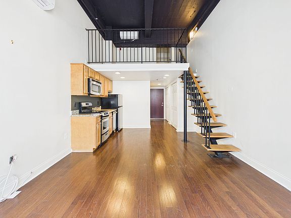2nd image of 1600 Chestnut St #606