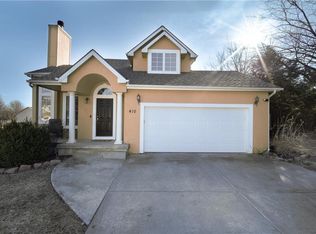 410 Myers Dr, Tonganoxie, KS 66086