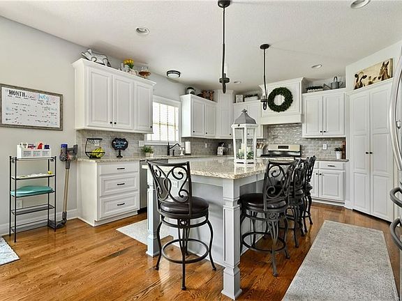 3rd image of 1709 SW Kendall Dr