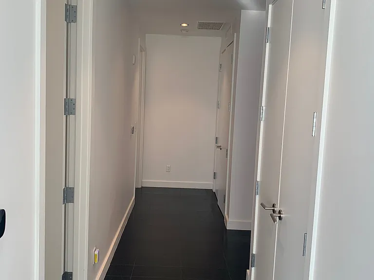 2900 McKinnon St #804 — Photo 9
