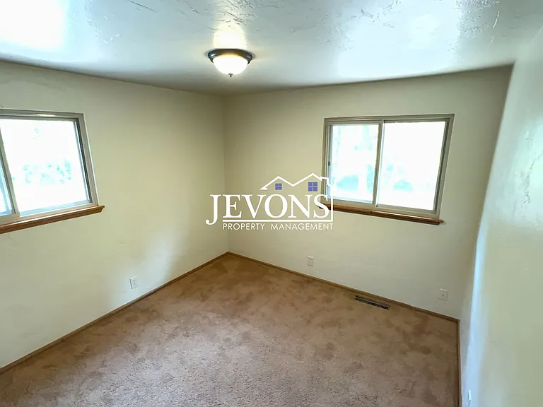 15242 29th Ave S — Photo 17
