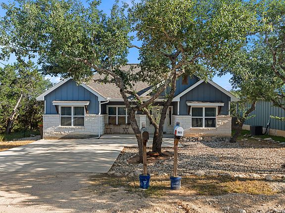 3rd image of 986 PARADISE DR