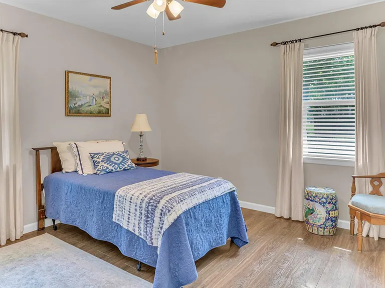 805 Bluebonnet Ln — Photo 37