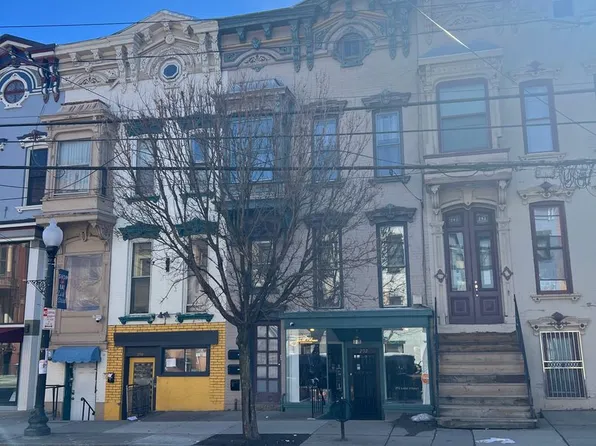 292 Lark St APT 2, Albany, NY 12210