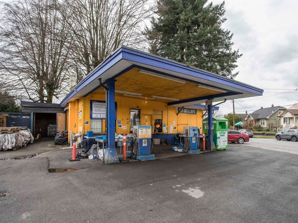 916 8th St, New Westminster, BC V3M 3T2