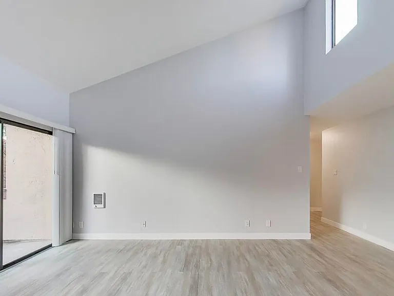 1016 Continentals Way — Photo 8