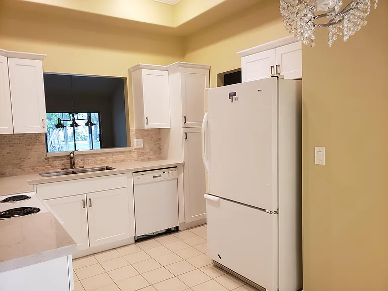 10875 Lake Front Pl — Photo 2