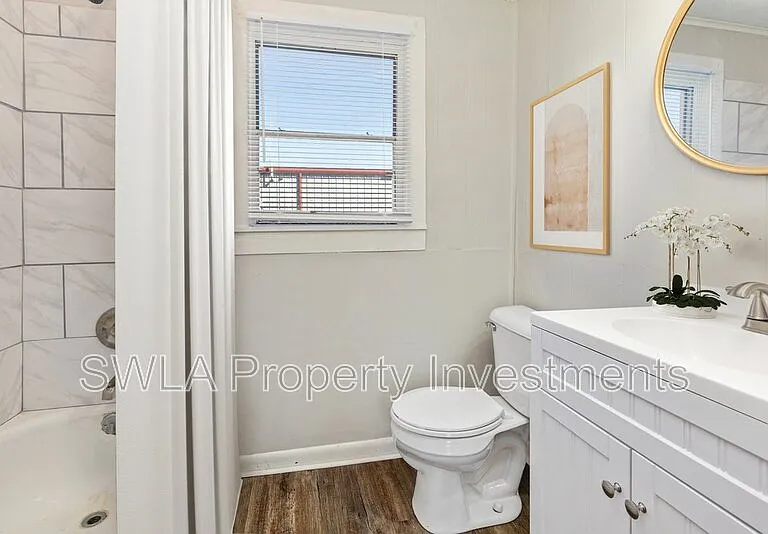 218 E Thomas St — Photo 12