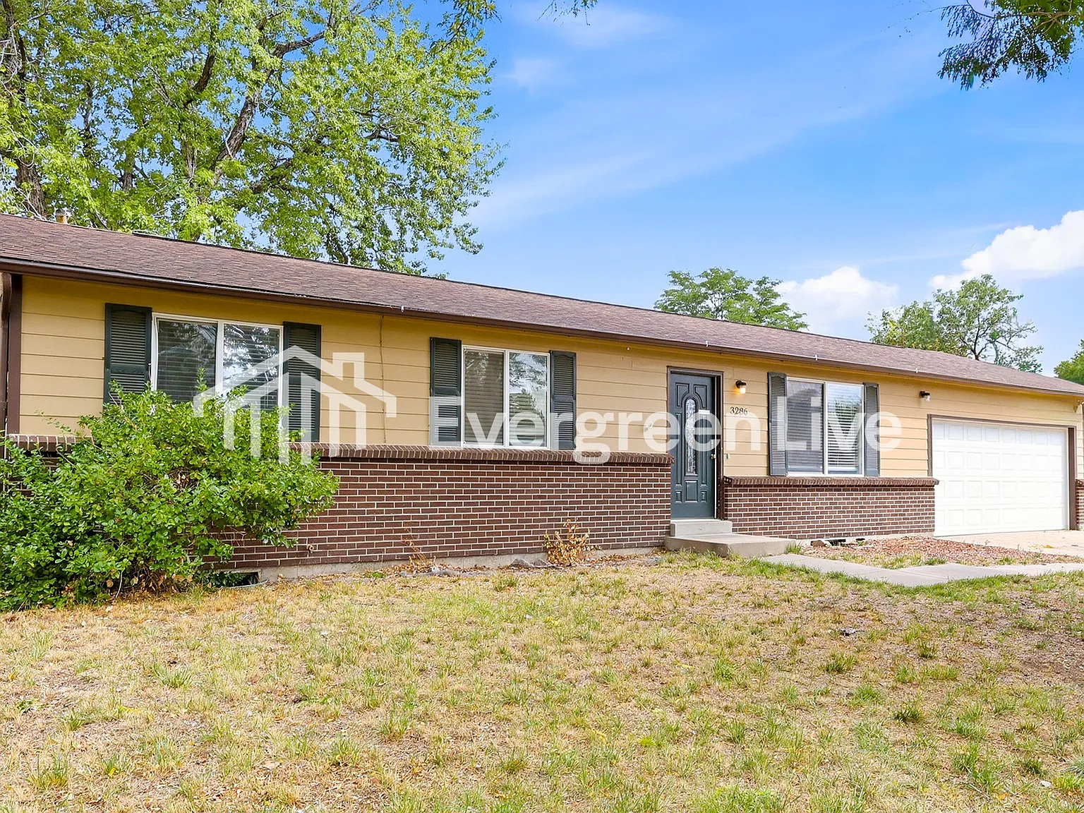 4 bed, 2.0 bath, 2050 sqft, $2,695 — Photo 2