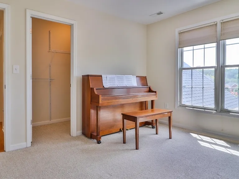 221 Rothesay Ln — Photo 21