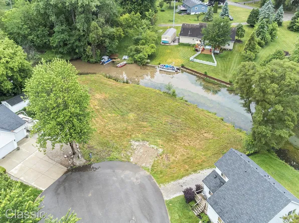 Vac Harvard St, Howell, MI 48843