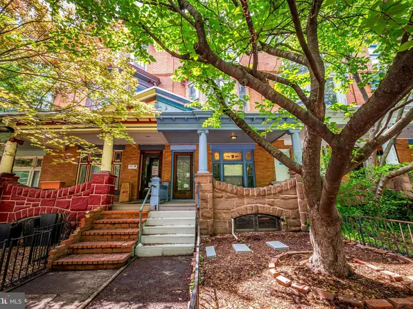 2712 N Calvert St, Baltimore, MD 21218