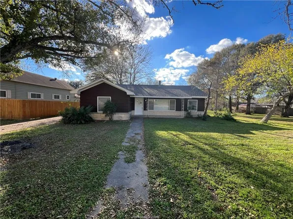 407 Victoria St, Navasota, TX 77868