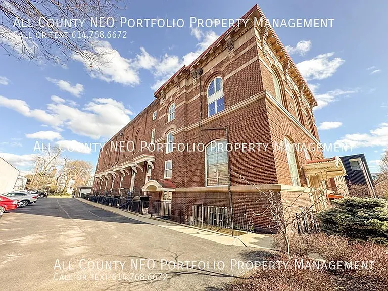 1276 N High St #304 — Photo 13