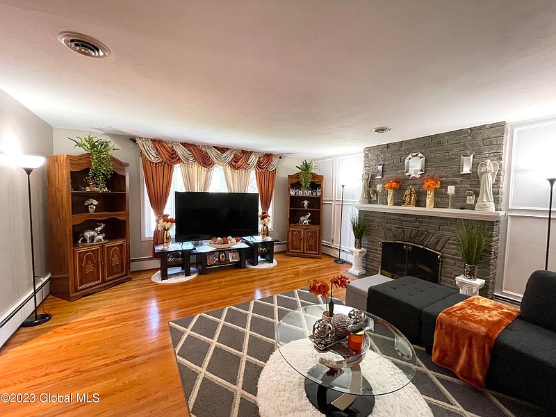 4th image of 20 Merritt Drive