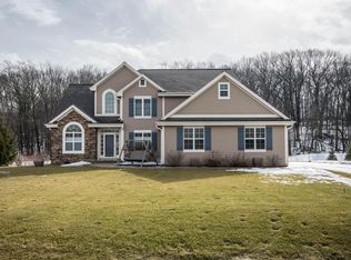 W221S4072 Crestview Dr, Waukesha, WI 53189