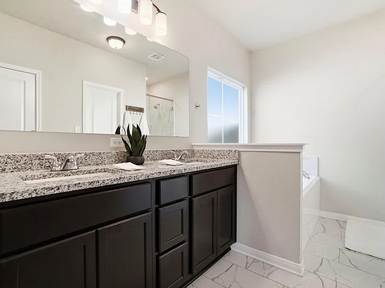 1318 Kingsgate Dr — Photo 23