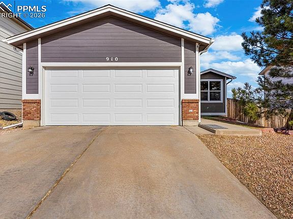 2nd image of 910 Lords Hill Dr