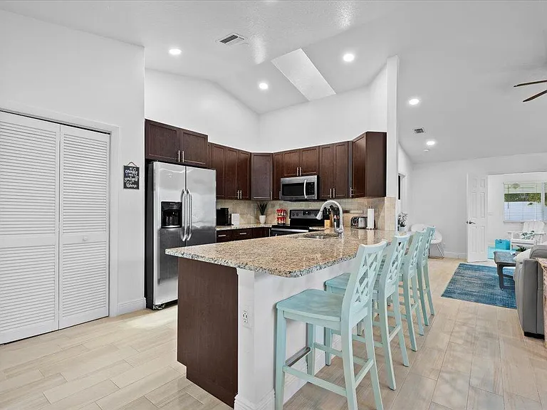 6075 Francis St — Photo 3