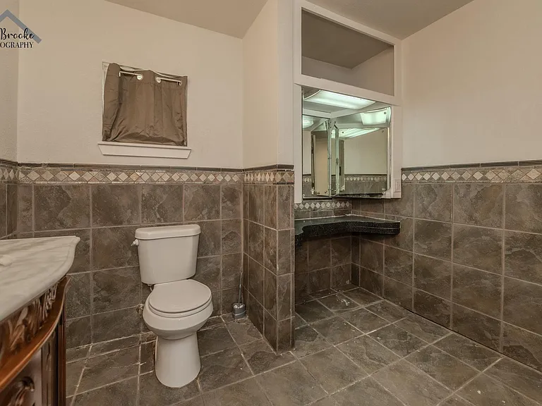 4505 University Ave — Photo 21