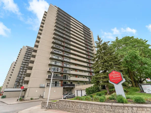 158 McArthur Ave #404, Ottawa, ON K1L 8E7