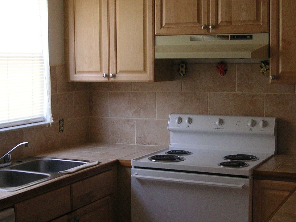 2nd image of 5310 Elmhurst Rd APT C