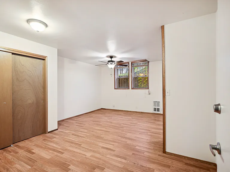 Abbottsford Apartments — Photo 117