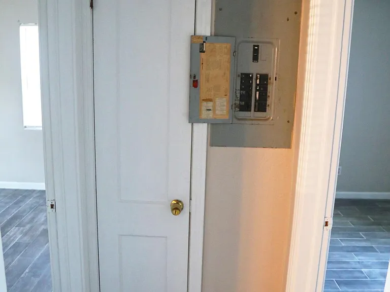 5084 Andrews St — Photo 17