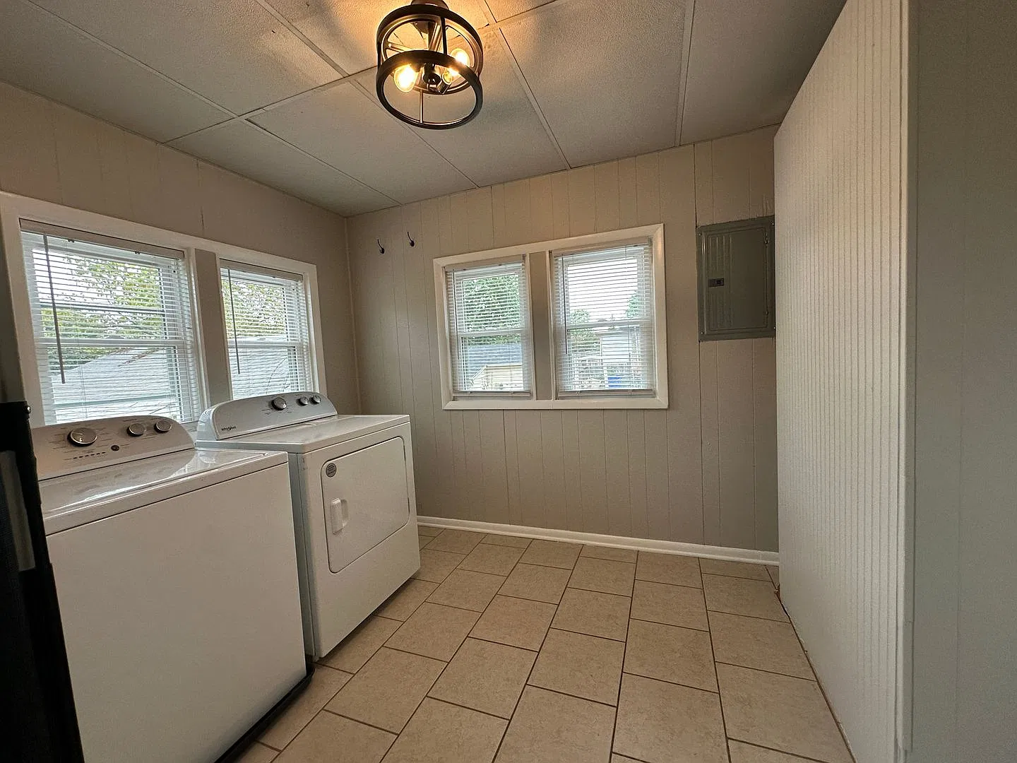 Coming Soon! Charming Brick Bungalow! Hw Floors, Near Downtown, Off-Street Parking — Photo 2